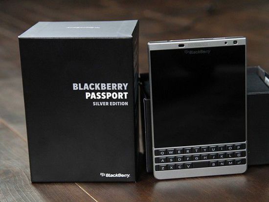 全键盘情怀依旧 黑莓Passport银色版开箱