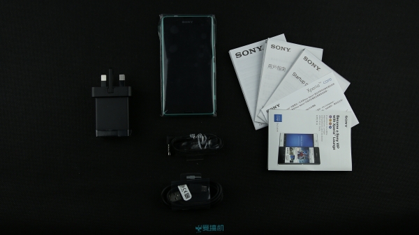 强劲硬件亮骚外观 索尼Z3 Compact开箱图赏
