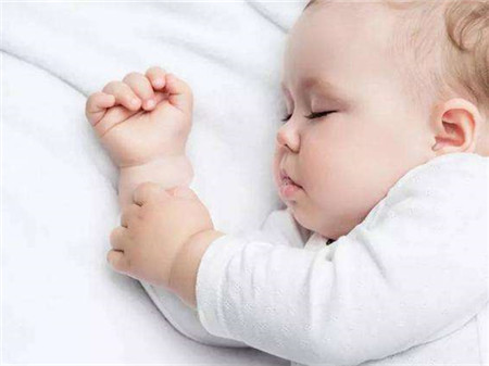 开灯睡觉对新生儿有哪些影响