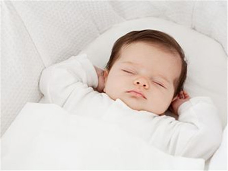 开灯睡觉对新生儿有哪些影响