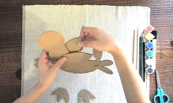 如何用旧纸板制作小鸟模型