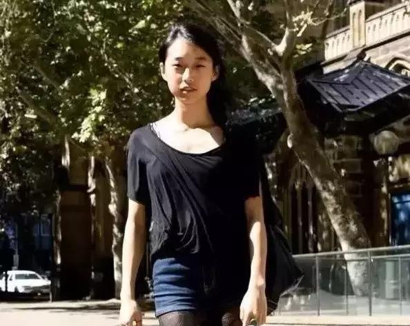 24岁华裔女孩被评“土矮丑”却撩倒百万粉丝登上央视