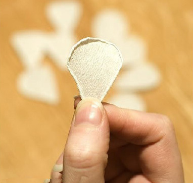 【皱纹纸山茶花教程】皱纹纸山茶花的手工DIY教程