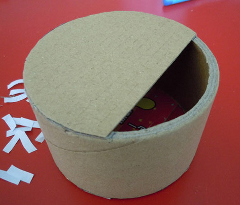 怎样利用废弃纸筒制作可爱小清新西瓜杂物盒