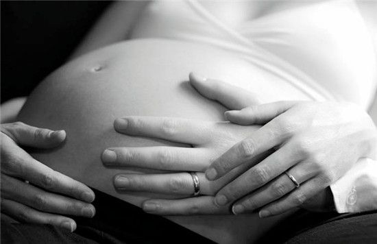 怀孕初期有什么症状：阴道黏膜变色