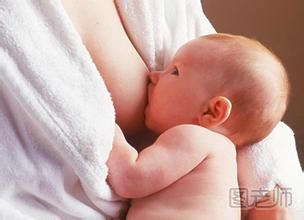 母乳喂养注意事项：按摩胸部