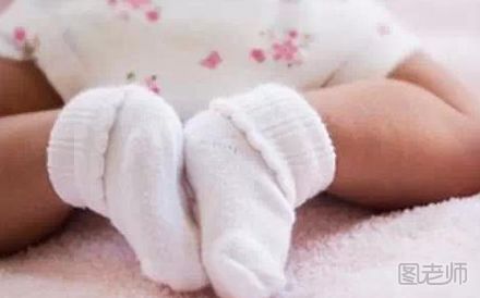 宝宝能穿袜子睡觉吗