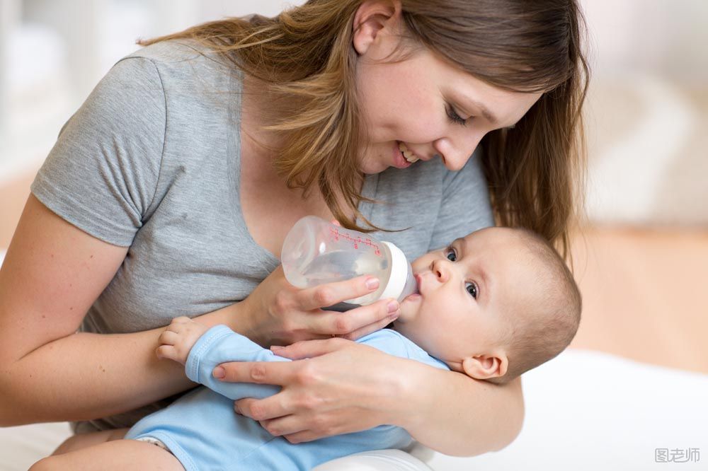 新生儿吐奶的原因及解决方法
