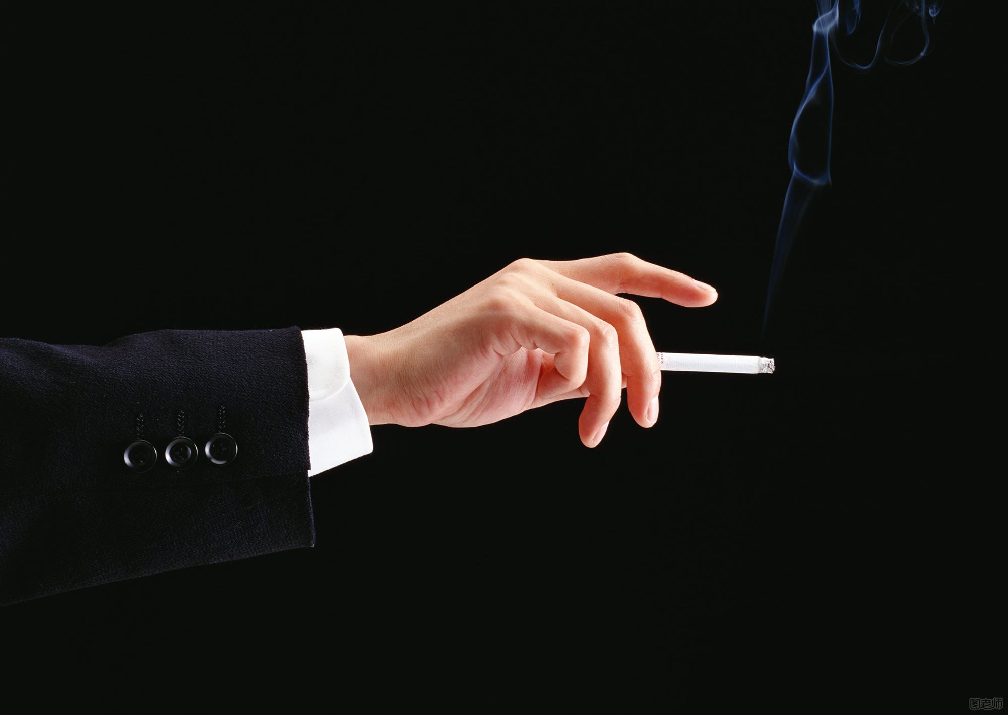 为减少青少年吸烟委员建议每包烟不低于10元 抽烟的危害