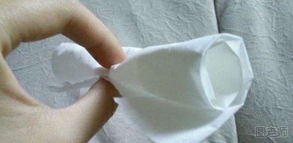 怎么用餐巾纸折玫瑰花