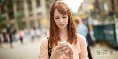 少女常玩手机导致颈椎老化或致瘫痪 如何健康使用手机