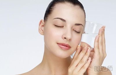 皮肤干燥多喝水有用吗 皮肤干燥多喝水管用吗 