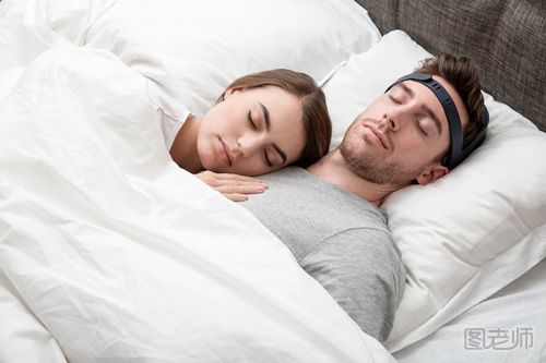 女人为什么喜欢男人抱着睡觉 为什么男人喜欢让女人抱着睡觉