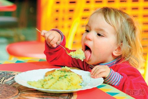 宝宝总是含饭不咽怎么办 怎样应对宝宝总是含饭不咽的问题
