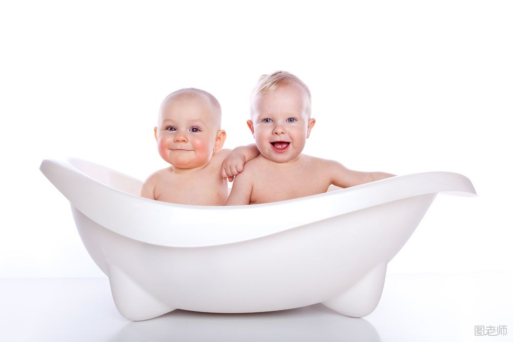新生儿洗澡肚脐能沾水吗 如何护理新生儿的肚脐