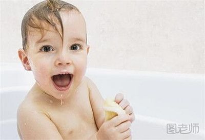 如何给初生婴儿洗澡 婴儿洗澡怎么洗
