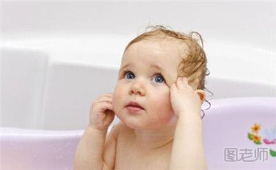 婴儿洗澡肚脐能沾水吗 如何护理新生儿的肚脐