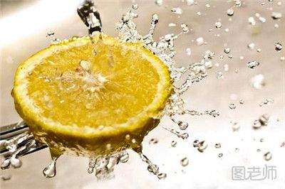 柠檬水洗脸有什么功效 柠檬水洗脸的好处