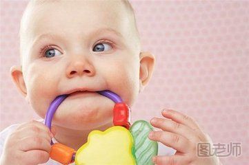 婴儿爱咬东西怎么解决 婴儿爱咬东西的解决办法