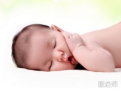 新生儿睡觉需要注意哪些 新生儿睡觉的注意事项有哪些