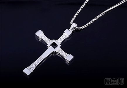 十字架项链有什么含义 佩戴十字架项链的意义