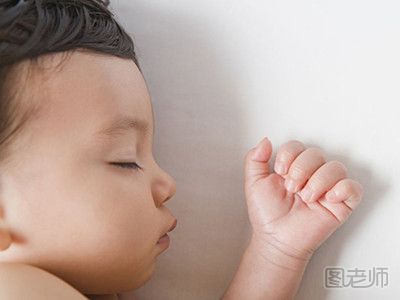为什么宝宝睡觉总是踢被子 宝宝睡觉老踢被子怎么办