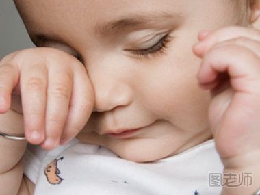 宝宝喜欢揉眼睛是怎么回事 宝宝揉眼睛有哪些原因