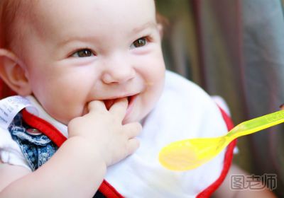 有什么办法预防宝宝吃手 宝宝总是吃手怎么办