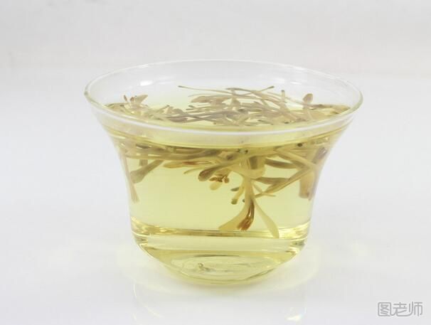 金银花茶什么时候泡水喝最好 金银花茶什么时候喝最好