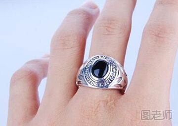 男士戴戒指有什么含义 未婚男士戴戒指有什么讲究
