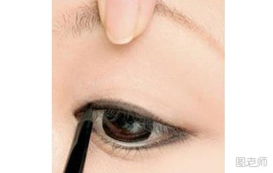 眼线膏怎么用 简单步骤打造迷人大眼睛