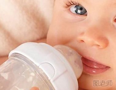 宝宝吐奶是不是受凉了 春季要特别护理宝宝  