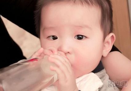 宝宝不爱喝水怎么办？教你让宝宝爱上喝水的方法