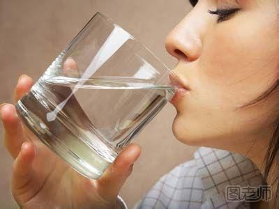 怎么健康的喝水？少喝瓶装水