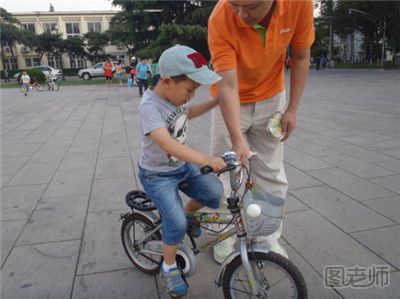 长沙推行智能共享单车扫码就能骑车 如何学习骑单车