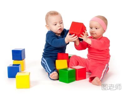 宝宝为什么喜欢摔东西？宝宝摔玩具怎么教导？