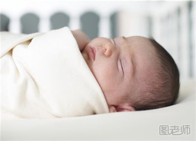 家长担心婴儿着凉层层包裹致缺氧离世 如何预防捂热综合症