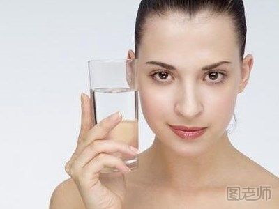 怎么健康的喝水？少喝瓶装水