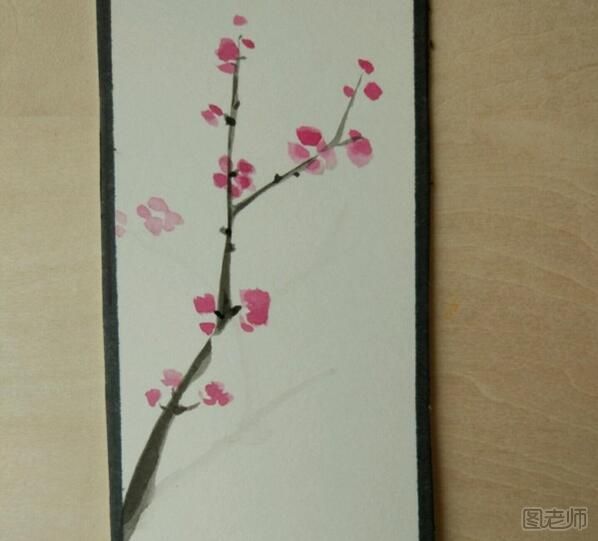 美丽的梅花手绘书签绘制步骤