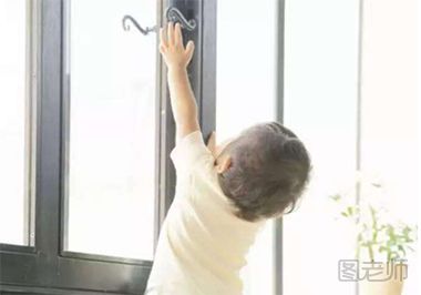 如何教孩子远离窗户