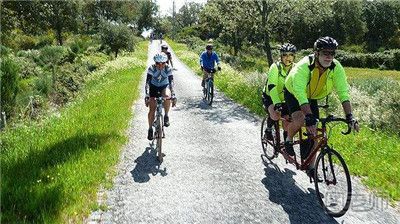 法国夫妇成都再度出发骑自行车环游世界 骑行旅游要注意什么