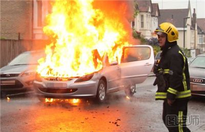 汽车自燃起火烧死2岁女孩 汽车自燃时该如何自救