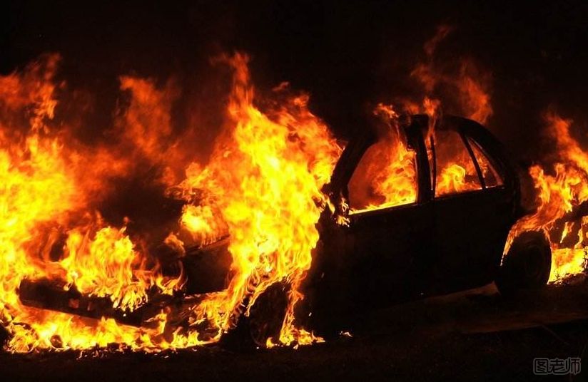 汽车自燃起火烧死2岁女孩 汽车自燃时该如何自救