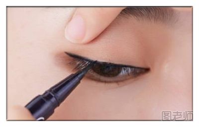 通勤眼妆怎么化 复古通勤眼妆的化妆教程