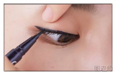 通勤眼妆怎么化 复古通勤眼妆的化妆教程