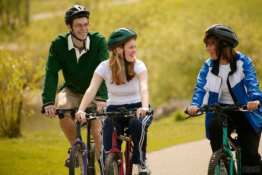 女学生骑“死飞”自行车坠崖 骑自行车需要注意什么
