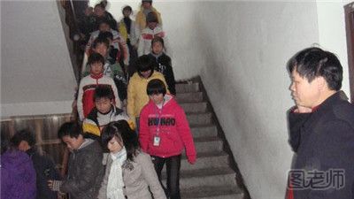 濮阳一小学发生踩踏事件一人死亡多人受伤 如何预防踩踏事件