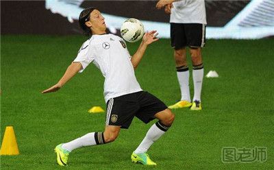 国足世界杯预选赛1:0力克韩国 新手如何学习踢足球