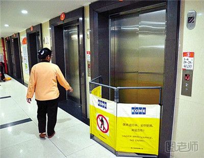 200斤大妈被困电梯施救困难 坐电梯时要注意什么