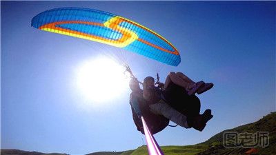 古稀老太爱上滑翔伞享受自由翱翔 玩滑翔伞要注意什么